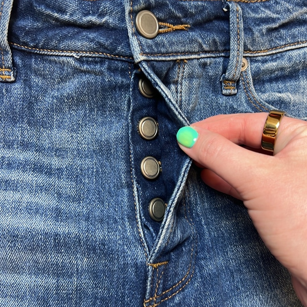 Good American Cut Off‎ Distressed Denim Jeans - Picture 3 of 5